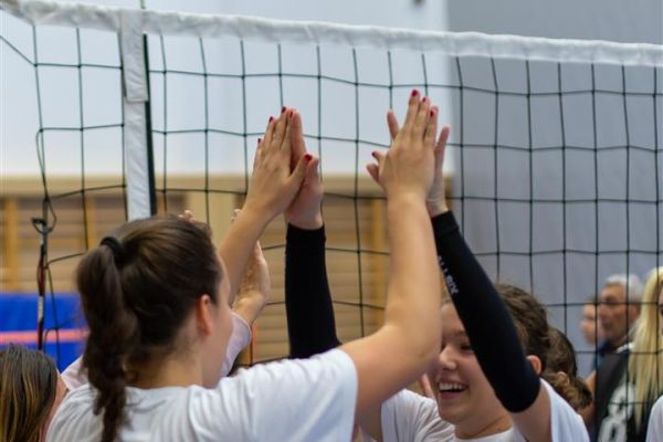 volleyball-schulerolympiade-04-largeCF1A4AD5-9D1D-3CC5-5612-118CDE5BF9E2.jpg